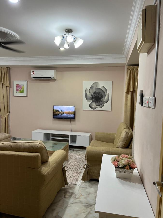 D'Lestari Homestay Сери-Кембанган Экстерьер фото