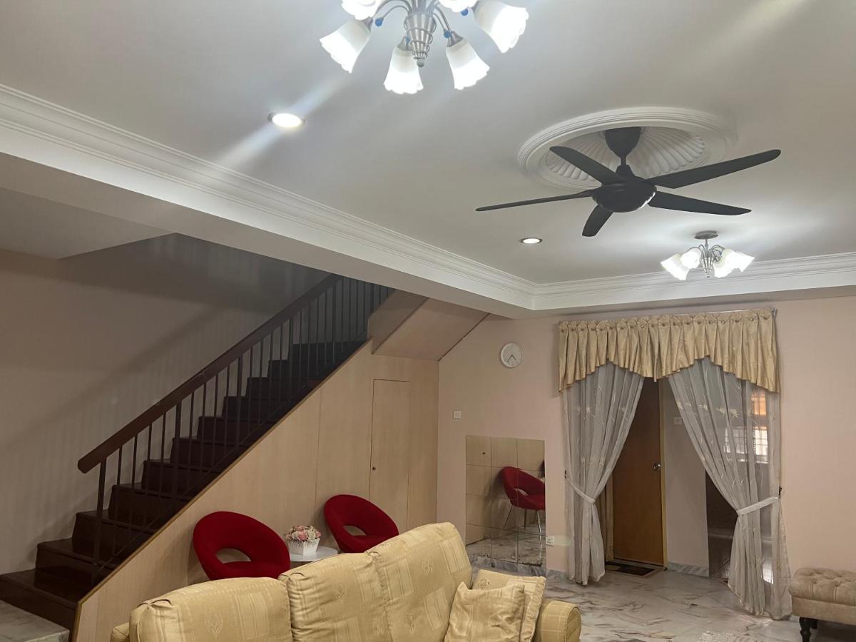 D'Lestari Homestay Сери-Кембанган Экстерьер фото