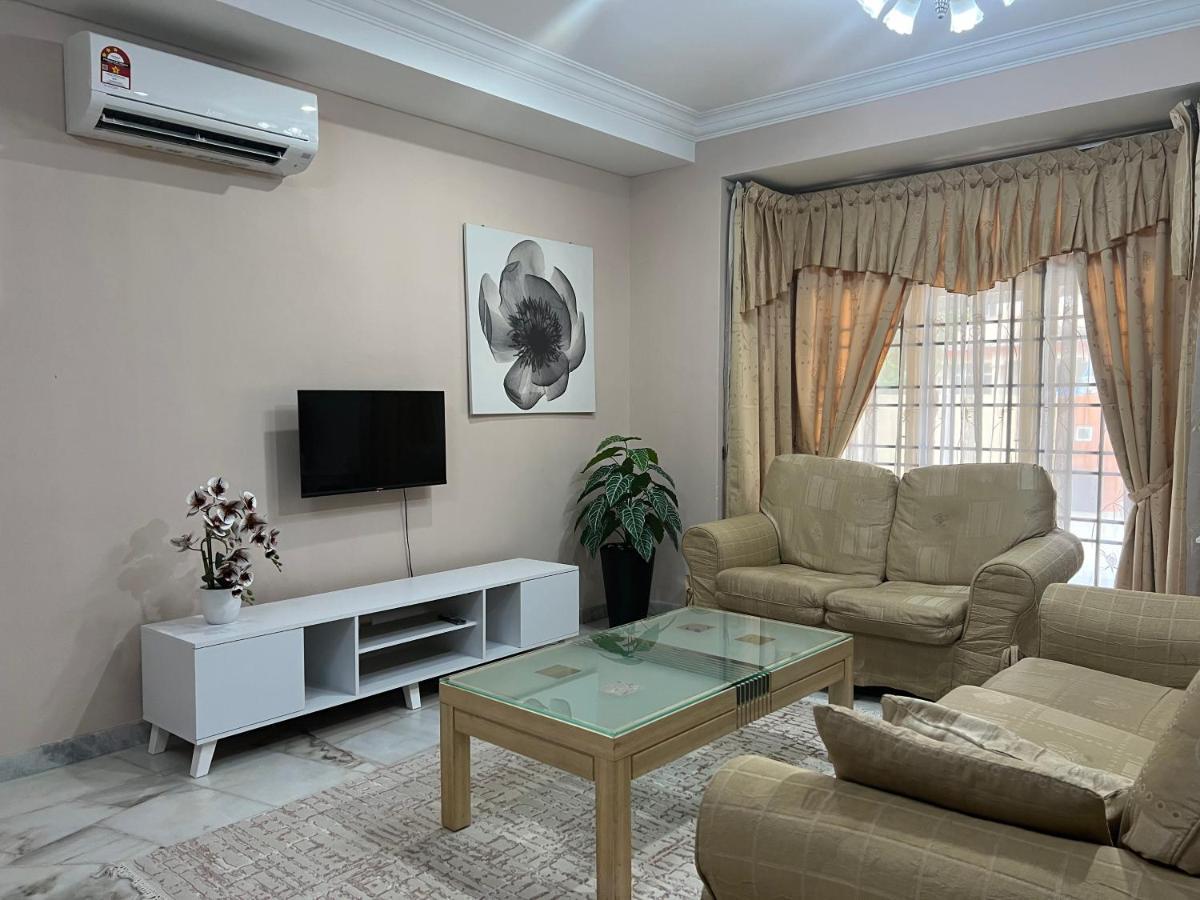 D'Lestari Homestay Сери-Кембанган Экстерьер фото