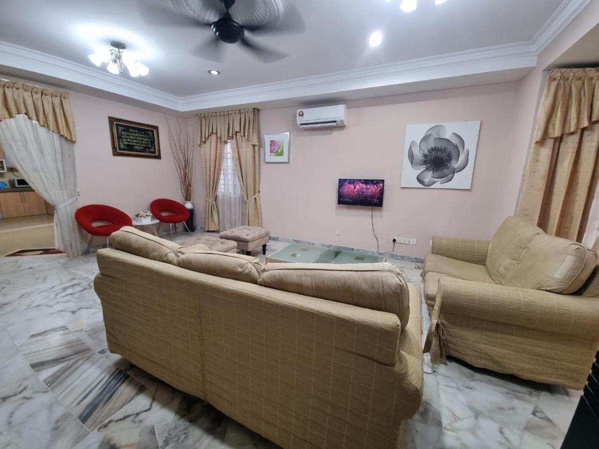 D'Lestari Homestay Сери-Кембанган Экстерьер фото