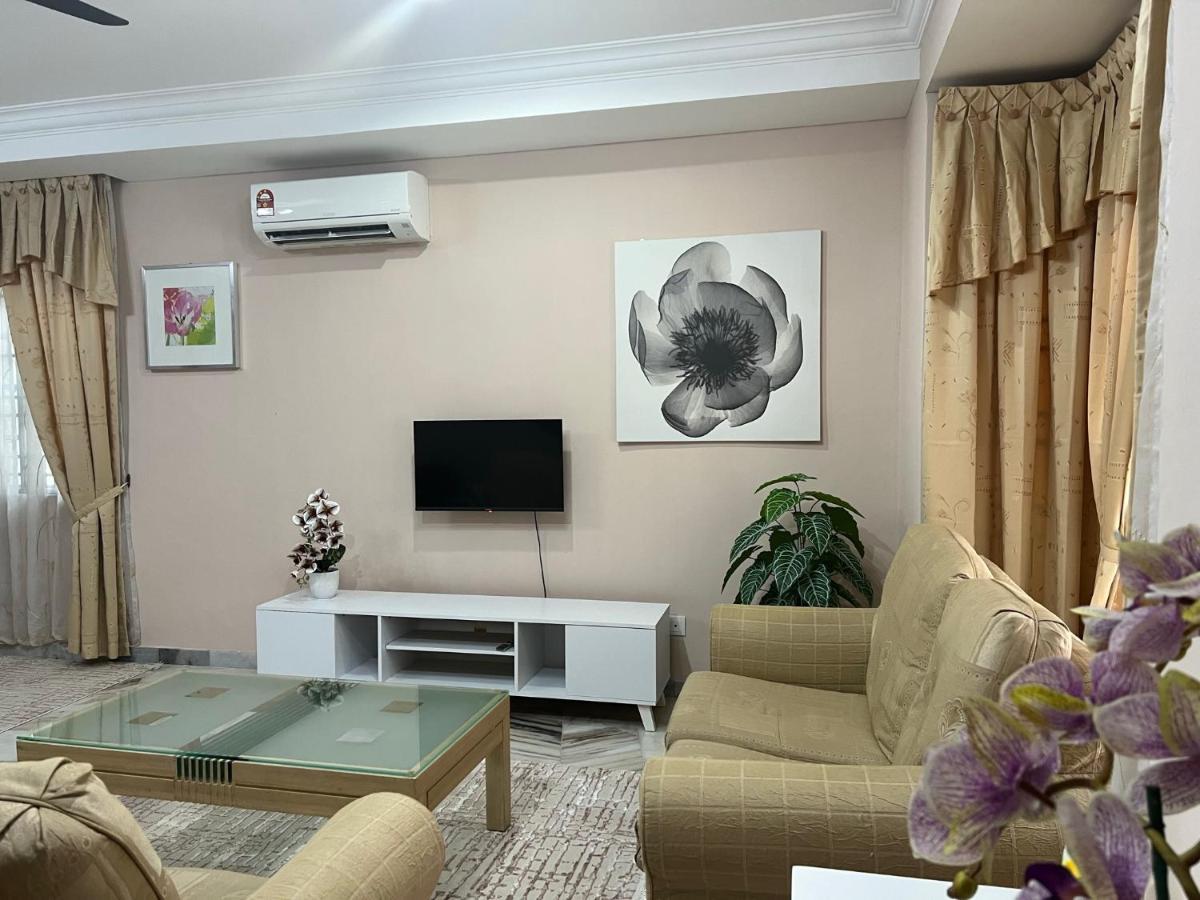 D'Lestari Homestay Сери-Кембанган Экстерьер фото