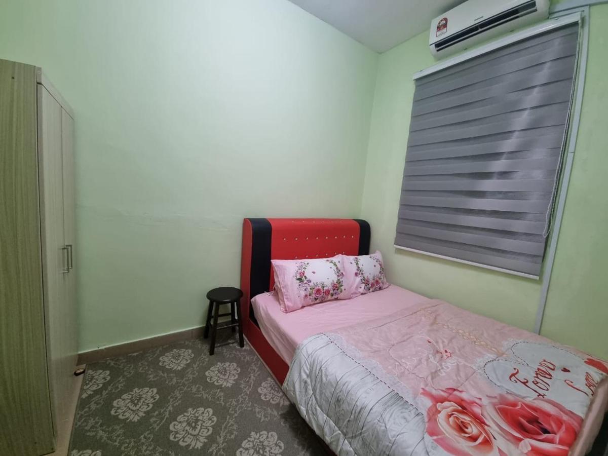 D'Lestari Homestay Сери-Кембанган Экстерьер фото