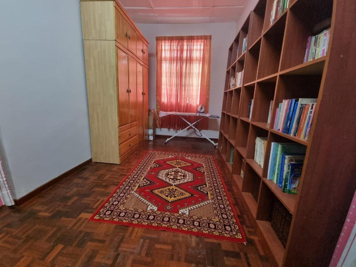 D'Lestari Homestay Сери-Кембанган Экстерьер фото