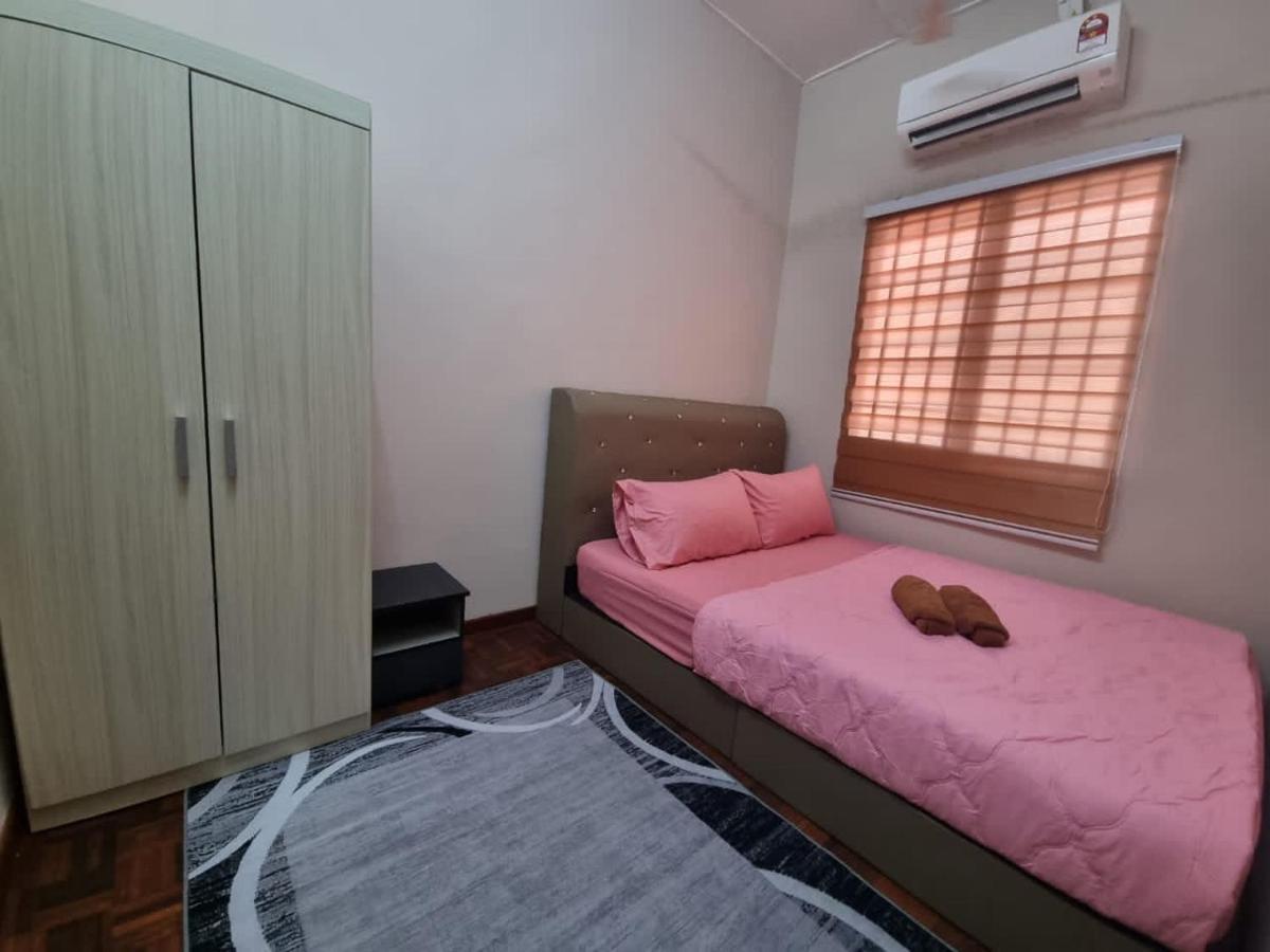 D'Lestari Homestay Сери-Кембанган Экстерьер фото